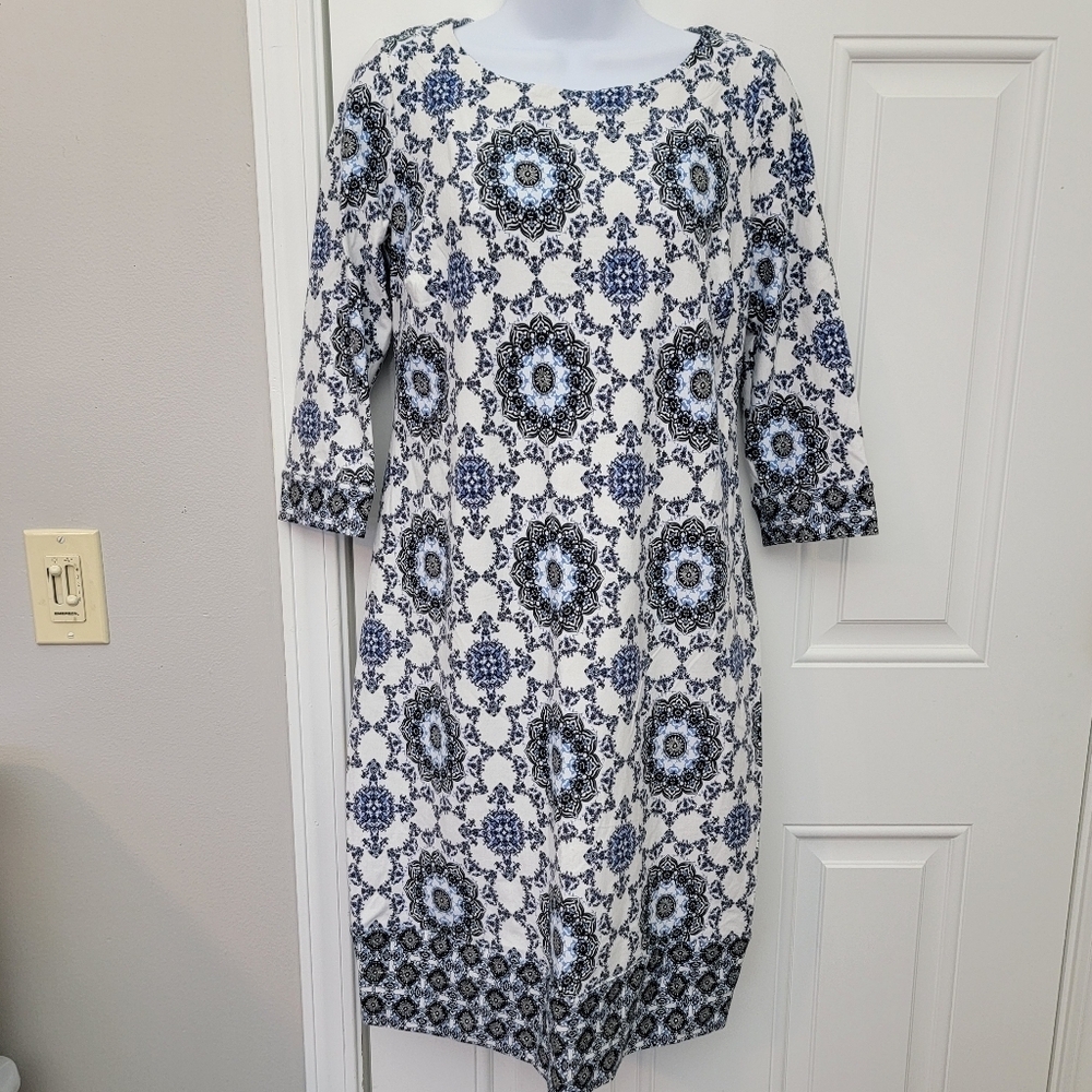 NWT A Pea In The Pod Maternity Blue White Medallion Print Knit Dress Size Small